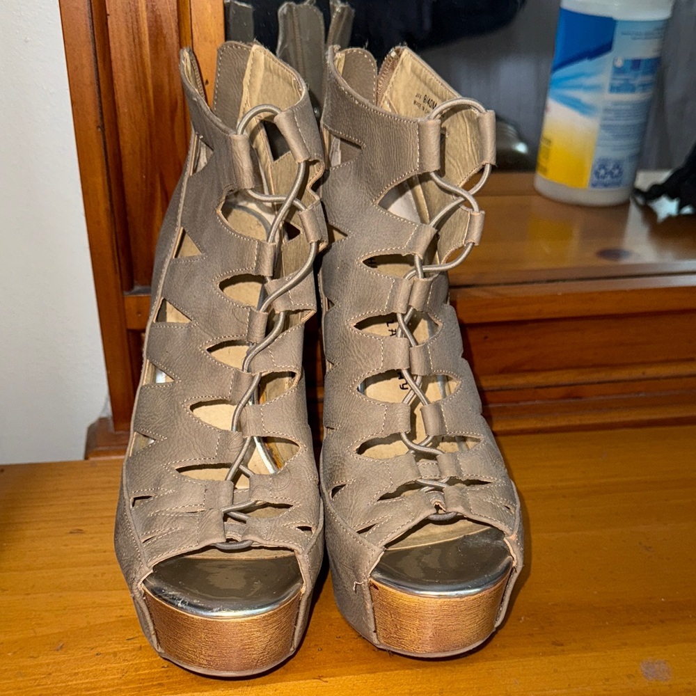 Stylish Brown Peep-Toe Wedge Sandals